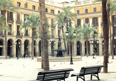 Hidden Plaza/Barcelona, Spain/All image sizes